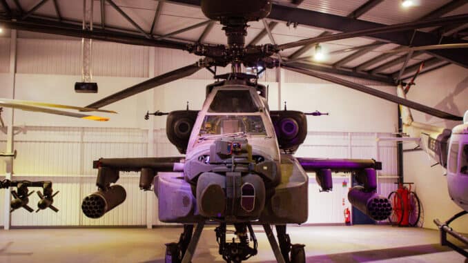 You are currently viewing Aviation: La nouvelle exposition Apache AH MK1 de l’Army Flying Museum dévoilée par le roi Charles III
